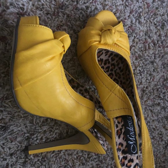 Yellow Strapback Summer Sandals - Picture 2 of 5